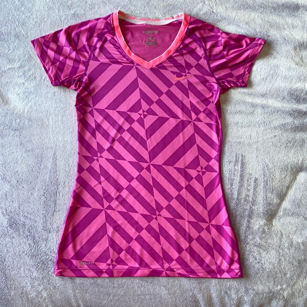 NIKE PRO DRI-FIT Fitted women’s shirt